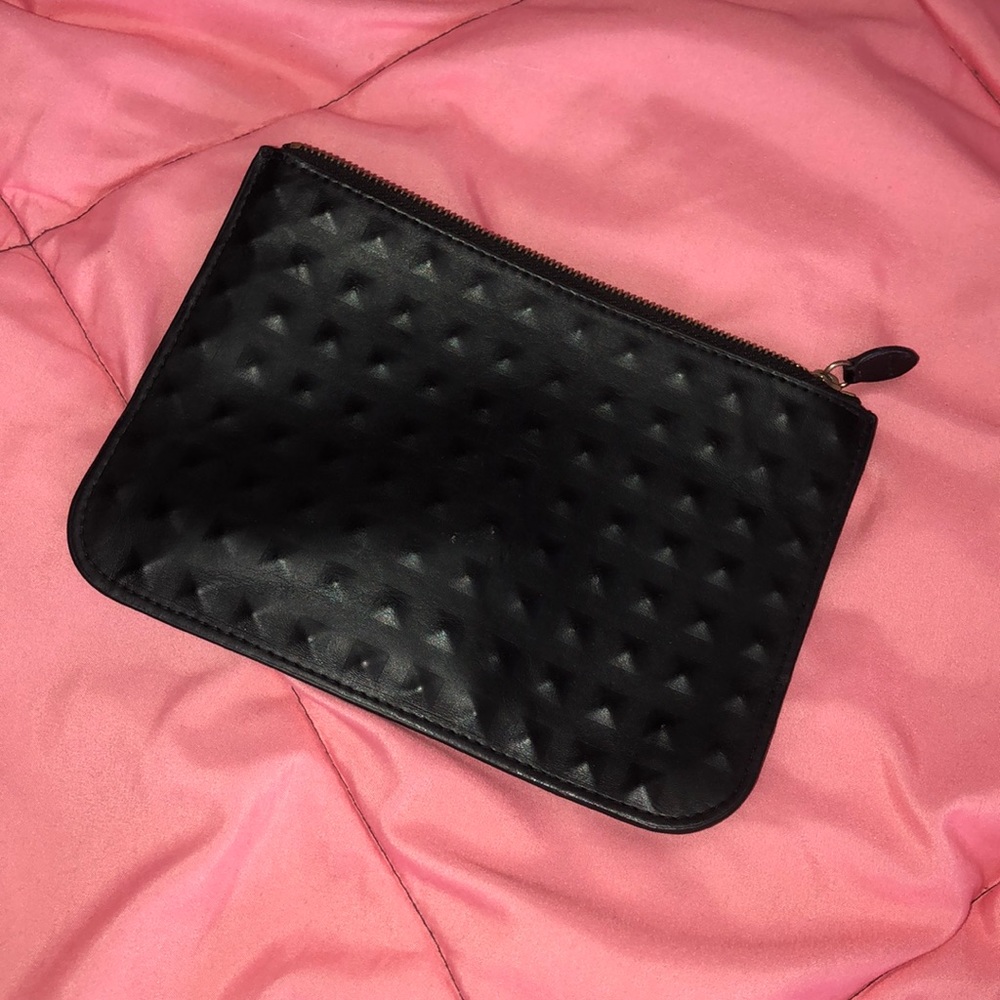 Black clutch